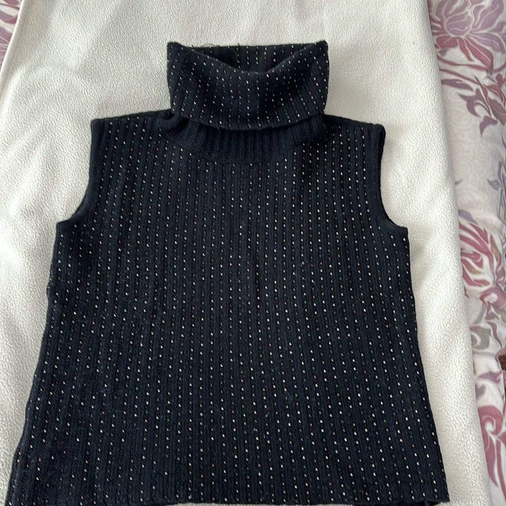 Beautiful wool turtleneck, Italy, 100%wool.Tiny metallic beads gold silver green